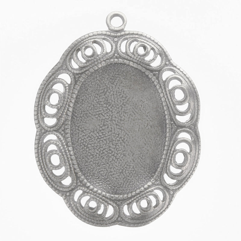 Sterling silver plated brass oval solid back setting for 19x13mm cabochon. Wavy filigree border. 1 ring. Sold individually.