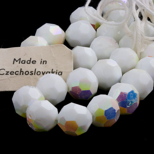 Vintage 1960s tin cut chalk-white rounds with partial AB finish 10mm Package of 10. b11-bw-1092(e)