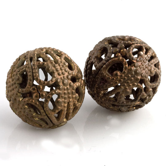 Vintage brass filigree bead with a natural aged patina 17mm 2 pcs. b18-0335(e)