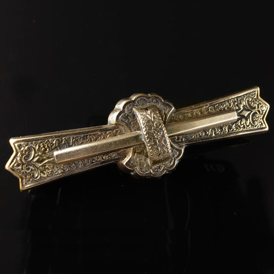 Victorian yellow gold filled etched bar pin. pnvc1040