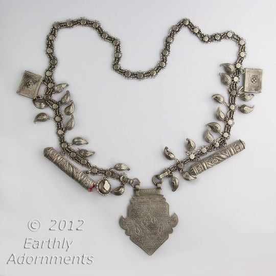 Antique Islamic Central Asian tribal silver amulet-talisman chain necklace. j-nlet806