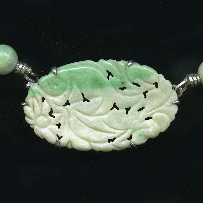 Vintage carved jadeite & emerald bead necklace