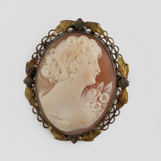 Edwardian conch shell cameo brooch - pendant  in a gold washed filigree setting. pned483