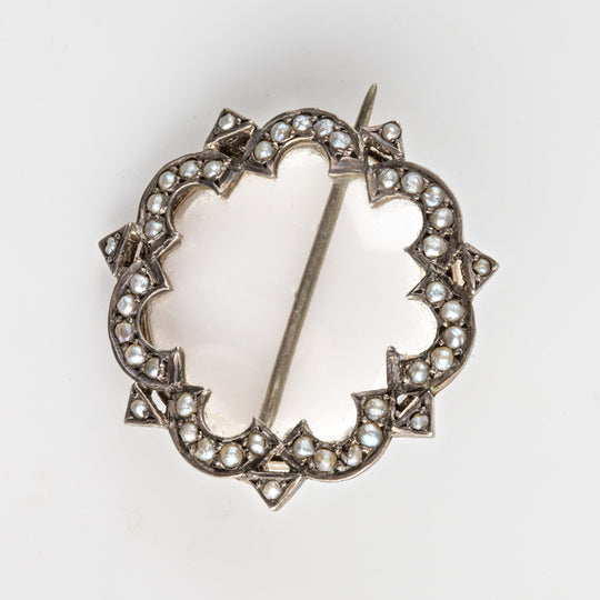 Georgian mourning brooch with seed pearl frame. pnvc1069e