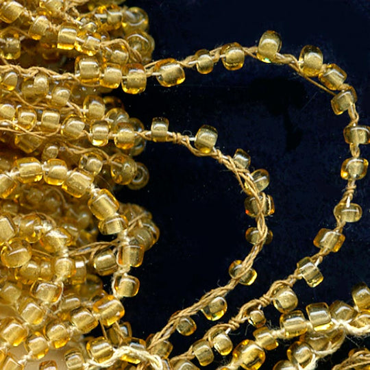 Vintage honey opalescent rocailles, size 9 on braided string per foot. b17-158(e)